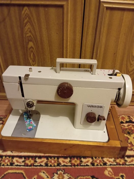 Машинка швейная с электроприводом