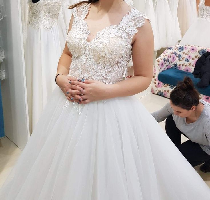 Rochie de mireasa cu corset și 2 cercuri