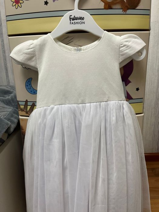 Продам детские нарядные платья на девочку