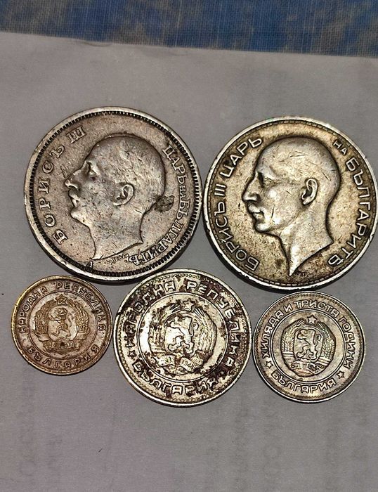 Лот монети от различни години.