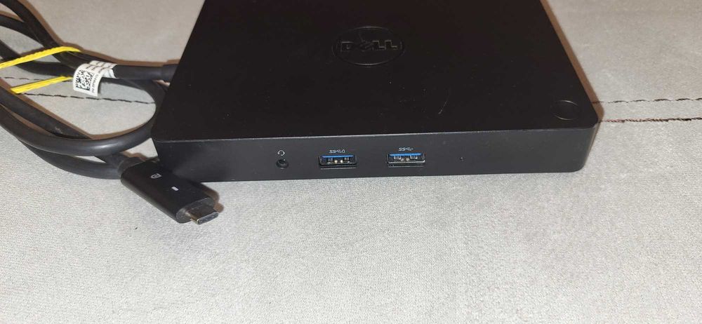 DELL WD15 Dock fuctional si incarcator se poate vedea