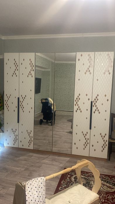 Продам  диван и шкаф