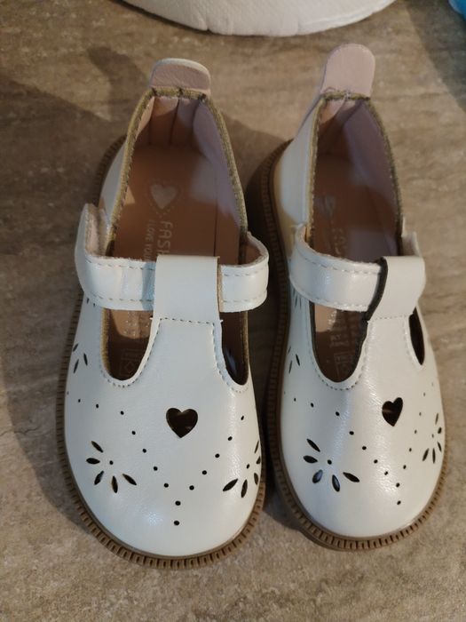 Pantofi fetița noi mărimea 24