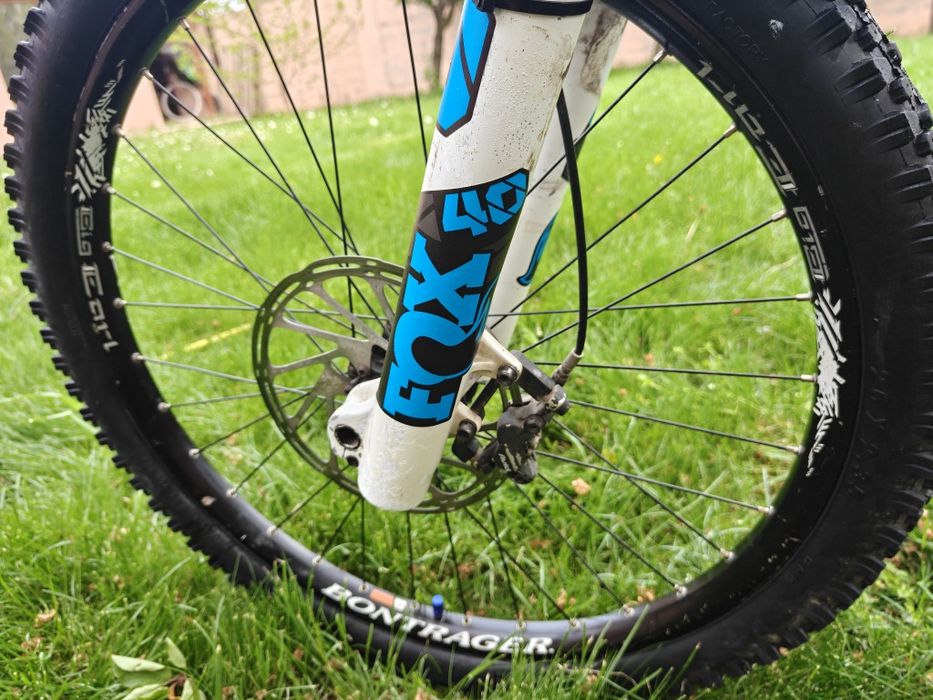 Bicicleta downhill Kona stinky 26