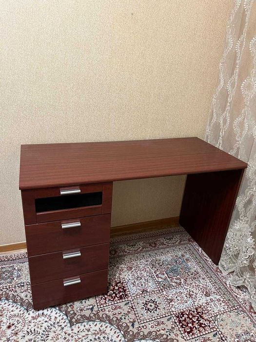 Стол письменный с ящиками