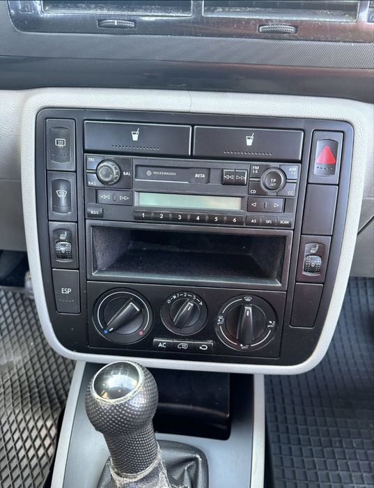 Vând volkswagen sharan