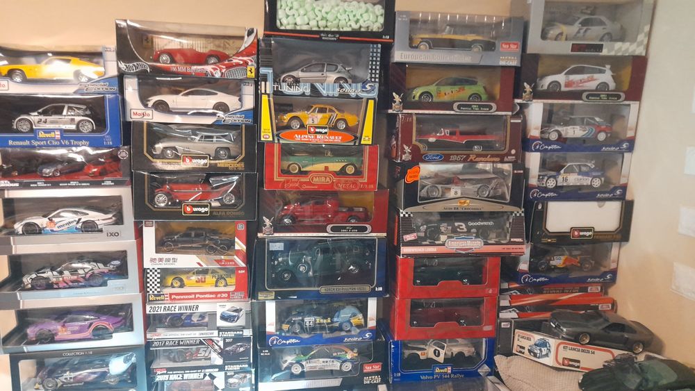 Колекционерски модели 1:18. Autoart,Revell,Solido,Maisto,Anson,Rico