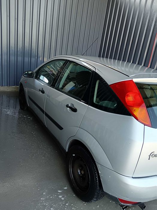 Vând Ford focus 1, 6 benzina