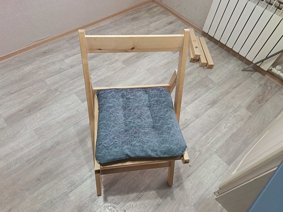 Продам складные стулья 4шт