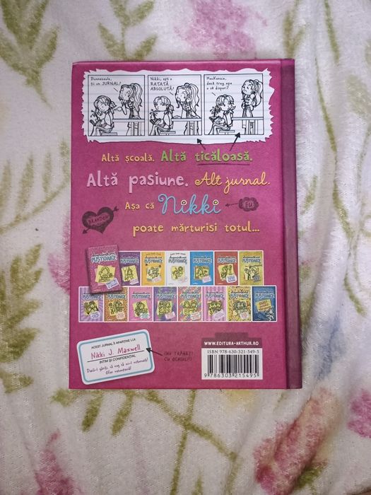 Carte Însemnările unei puștoaice vol.1