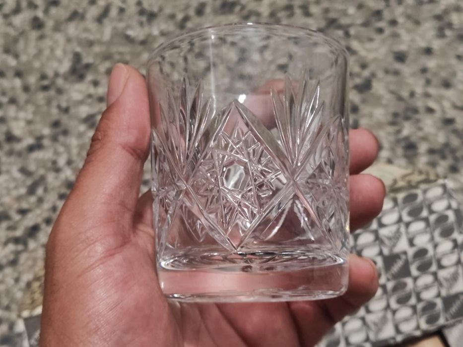Нов комплект от шест кристални чаши за уиски