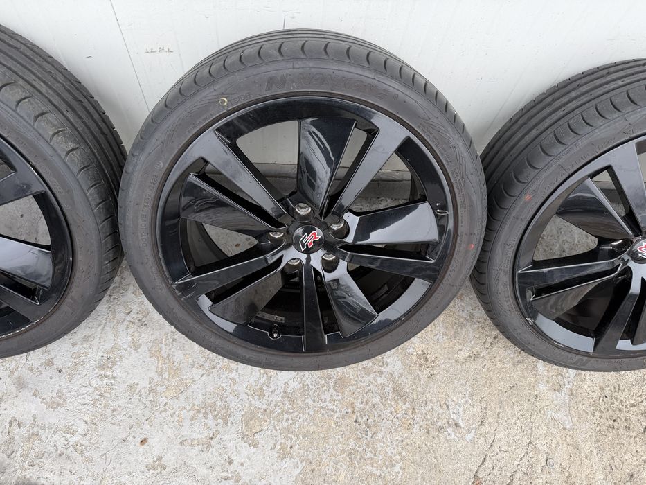 Джанти с гуми 18 за Seat Leon FR Сеат