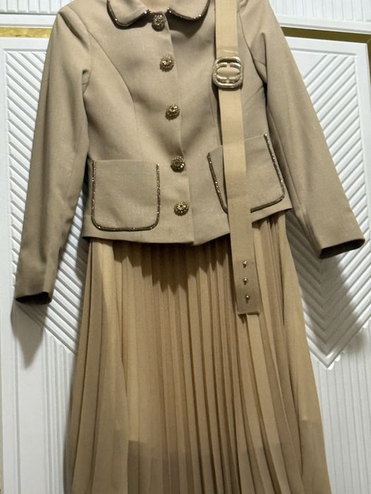 Kastyum yubka sotiladi kiyilmagan