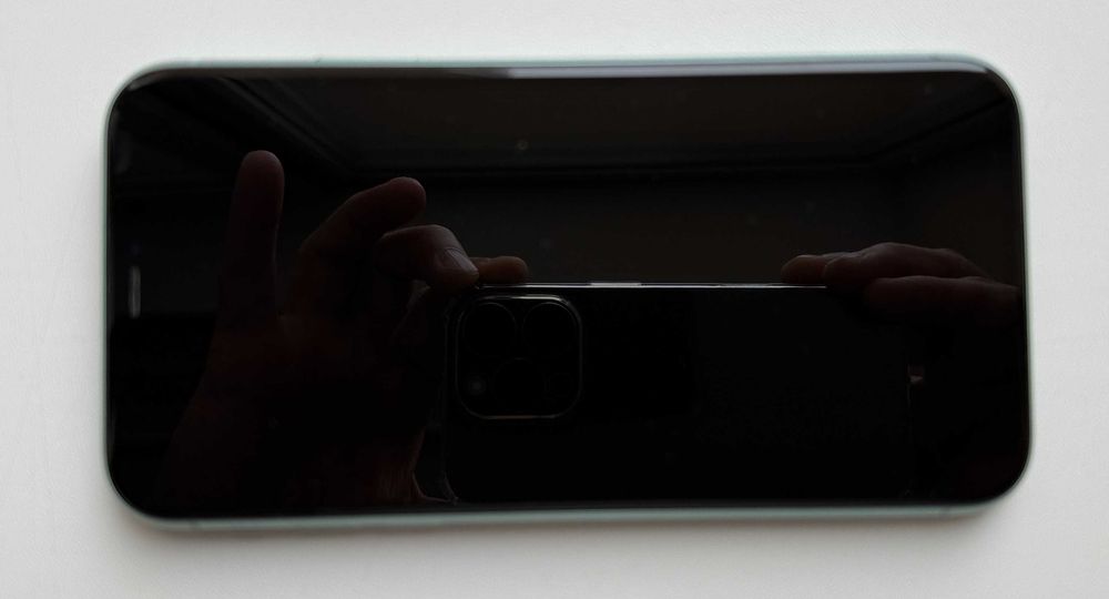 Продам iPhone 11 64GB