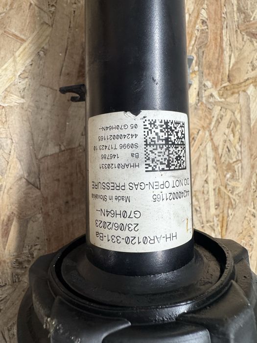 Amortizor / Perna aer bmw G70 i7 stanga fata 2023-2026