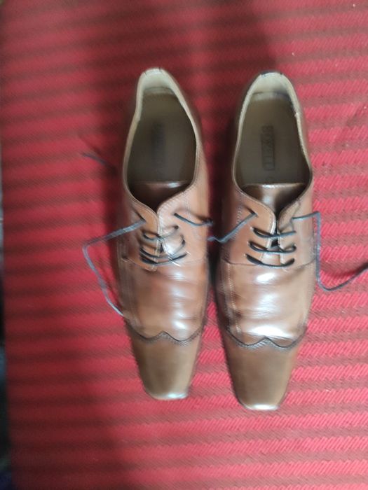 Pantofi din piele 100% pentru bărbați, stare foarte bună arată ca noi