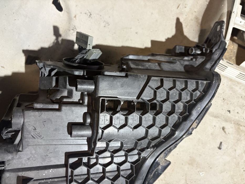 Volvo V60 2018 година Ляв Лед Фар Led