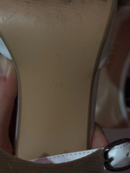 Продается Белые туфли