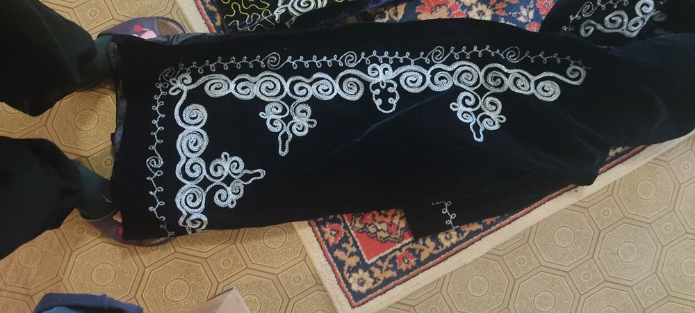 Продам 2 новых чапана