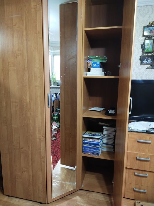 Продам угловой шкаф, пенал, комод