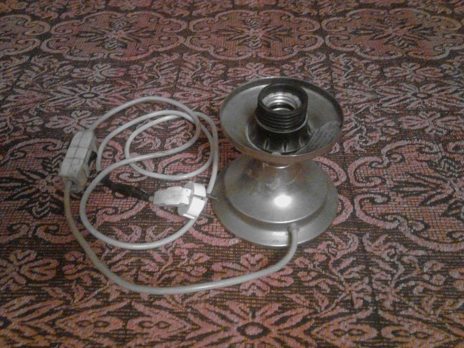 Ретро Настолна Лампа ДСК, Светлина