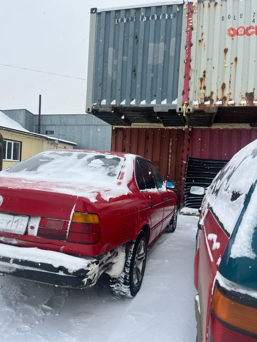 Бмв 520 на полном ходу