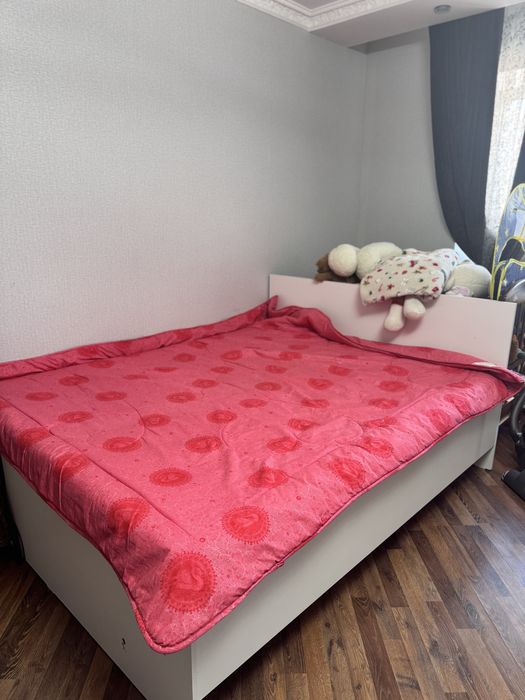 Двуспальная кровать