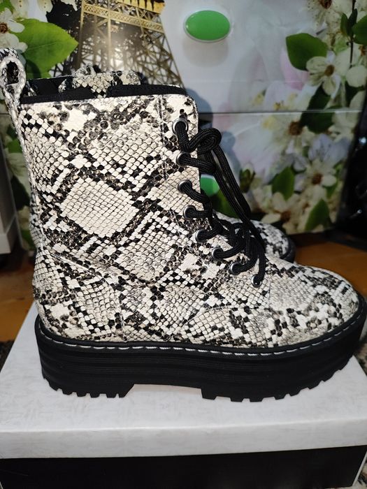 Обувь осенняя змеиного окраса