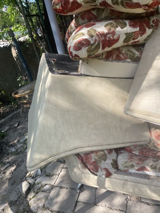 Бесплатно отдам диван,шкафы