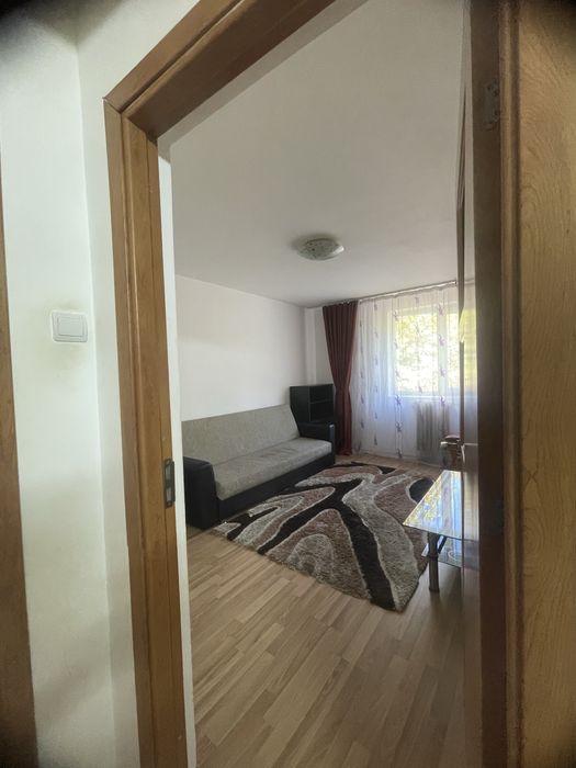 Inchiriez apartament 2 camere decomandat