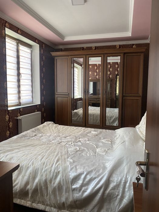 Сдается квартира со всеми удобствами.Возле Фестиваля,вдоль дороги.