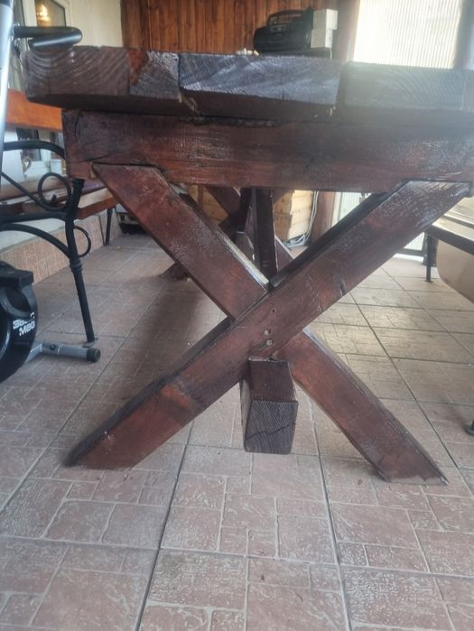 Masă și bănci pentru terasă sau foișor