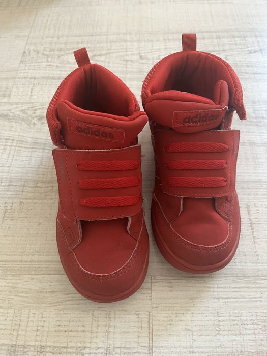 Кецове adidas червени