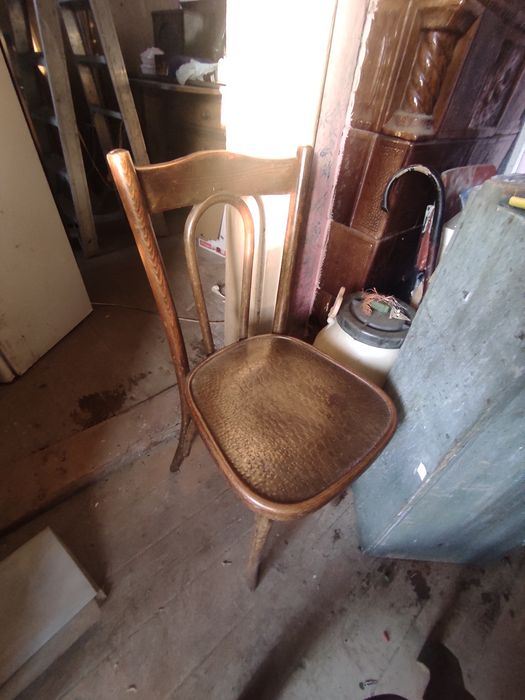 Vand mobila veche,masuta,comoda,dulap,sifonier,lada,masute,lazi,