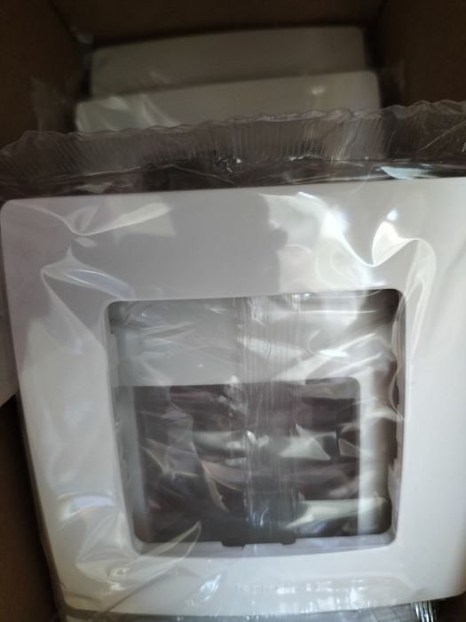 Set 20 buc.prize simple cu capac legrand