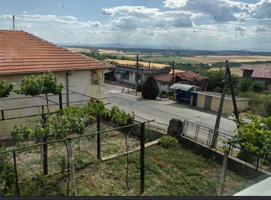 Продавам къща в с.. БРЯСТ