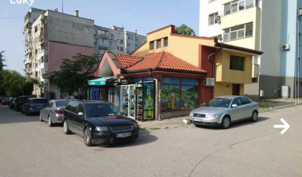 Атрактивен  имот.Самостоятелна къща-Два етажа(първият търговска площ).