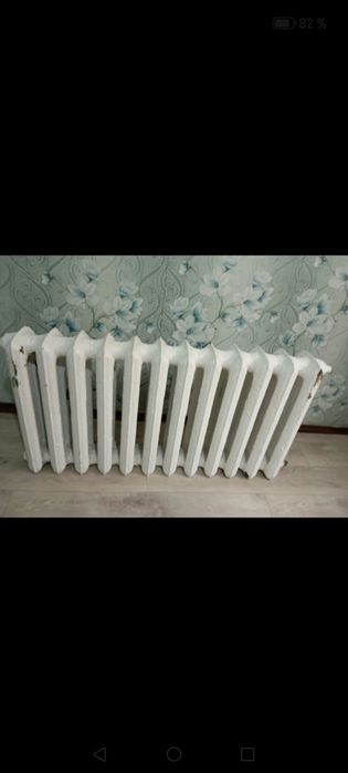 Продам чугунную батарею