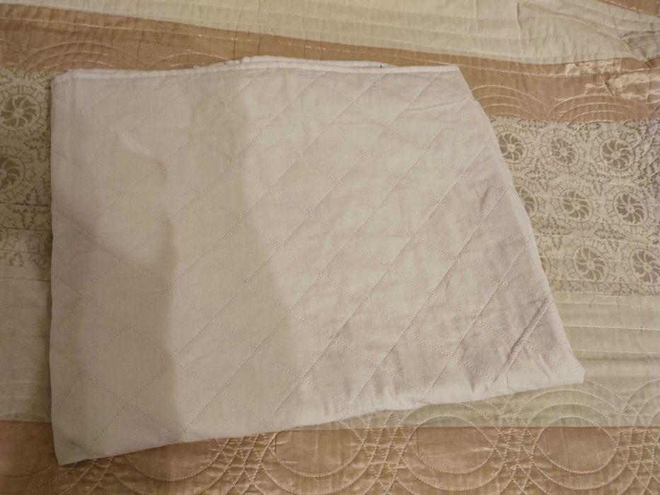 Продавам отлично запазено детско-юношеско легло,отделна ракла,подарък