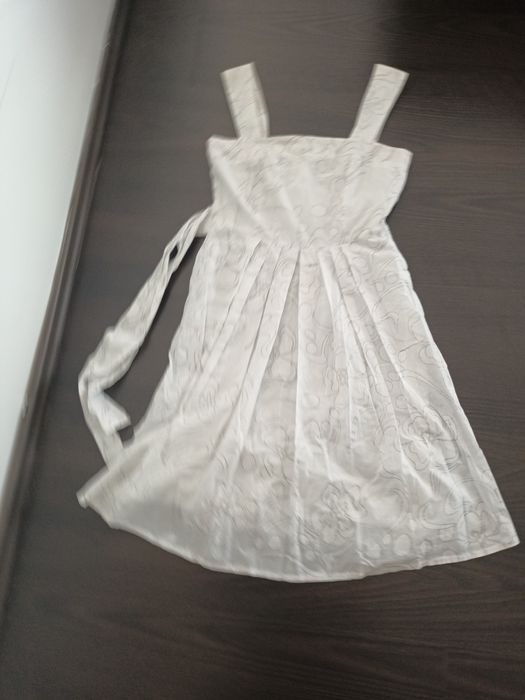 Rochie alba cu model argintiu