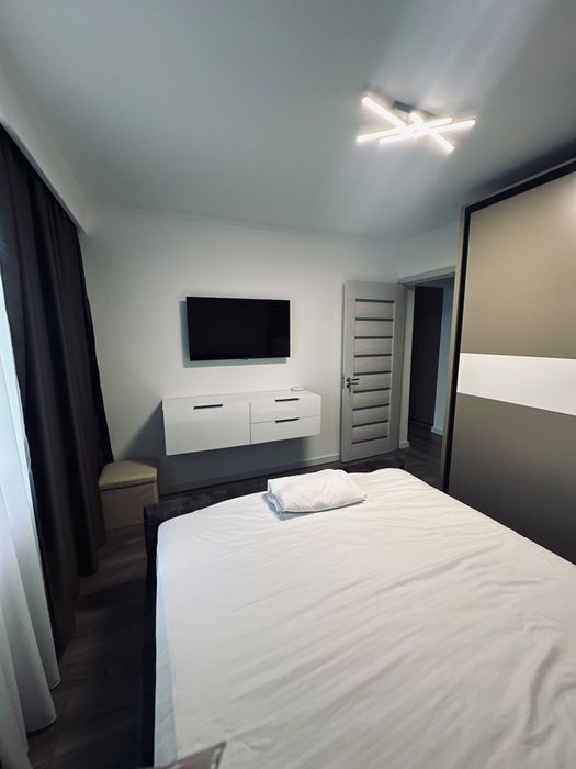 Apartament de vanzare 3 camere , decomandat -direct proprietar