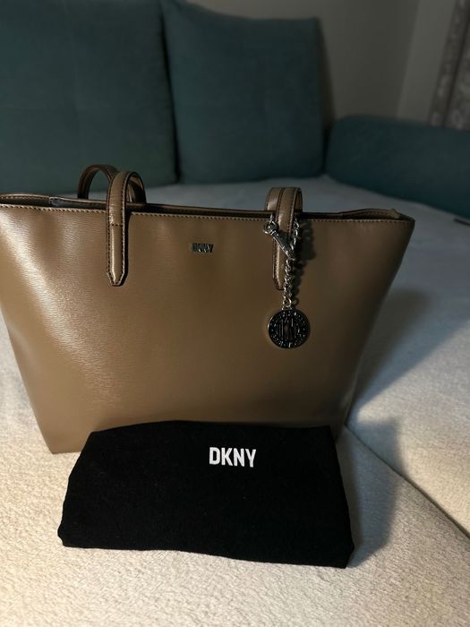 Кожена чанта DKNY