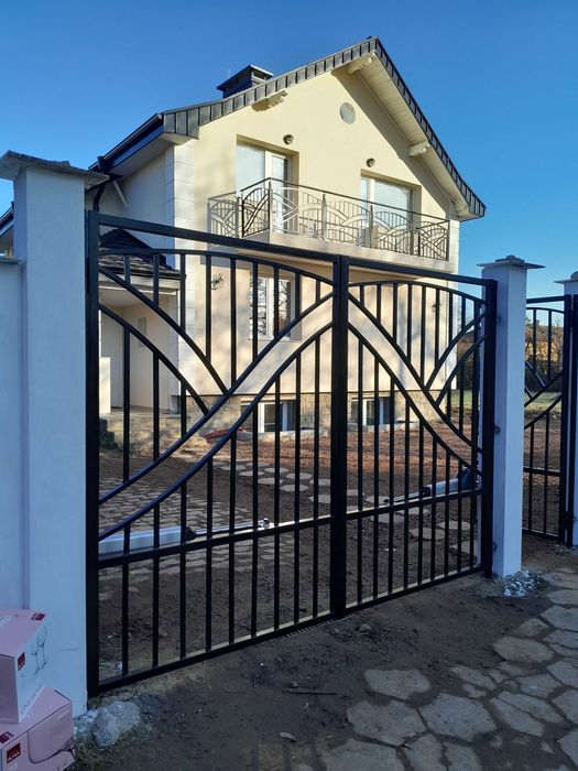 Парапети за стълбища и тераси,врати,портали,огради,  от ковано желязо