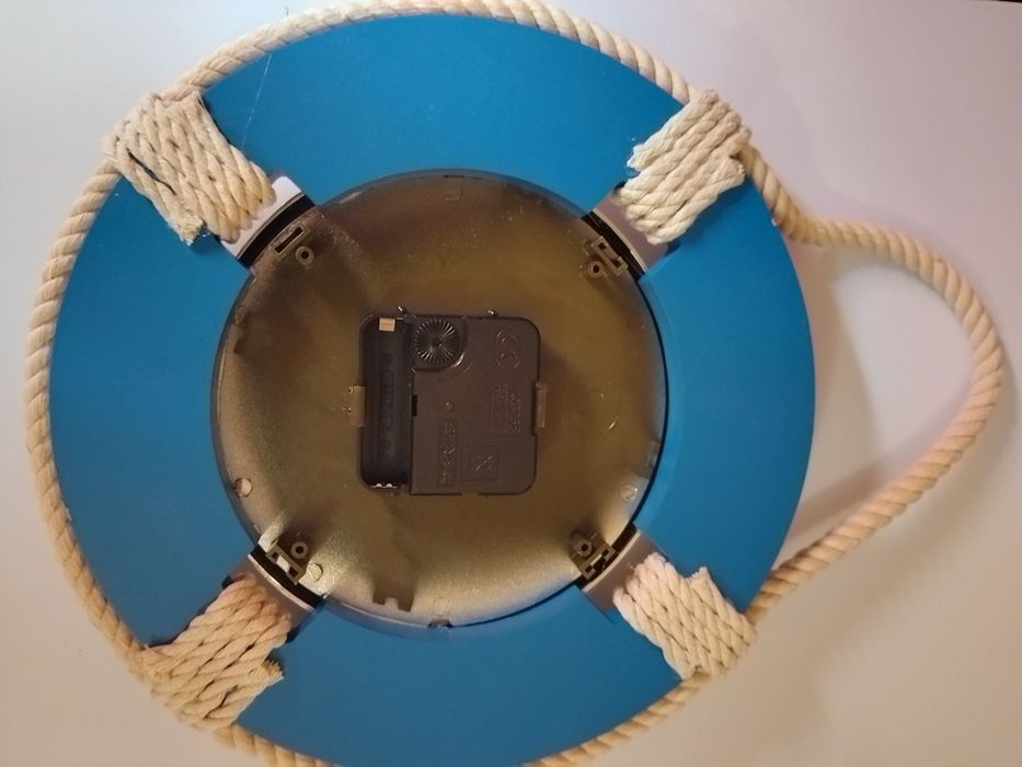 Стенен часовник-пояс