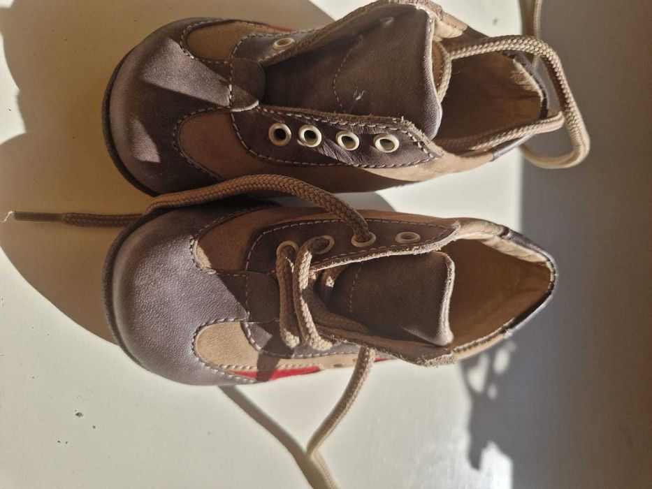 Ghete copii piele naturala cu siret - Noi