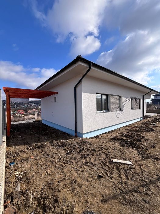 Persoana fizica vand casa unifamiliala Parter intrare Chinteni 170mp