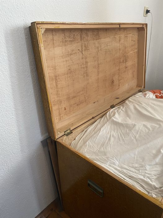 Голям дървен сандък за багаж