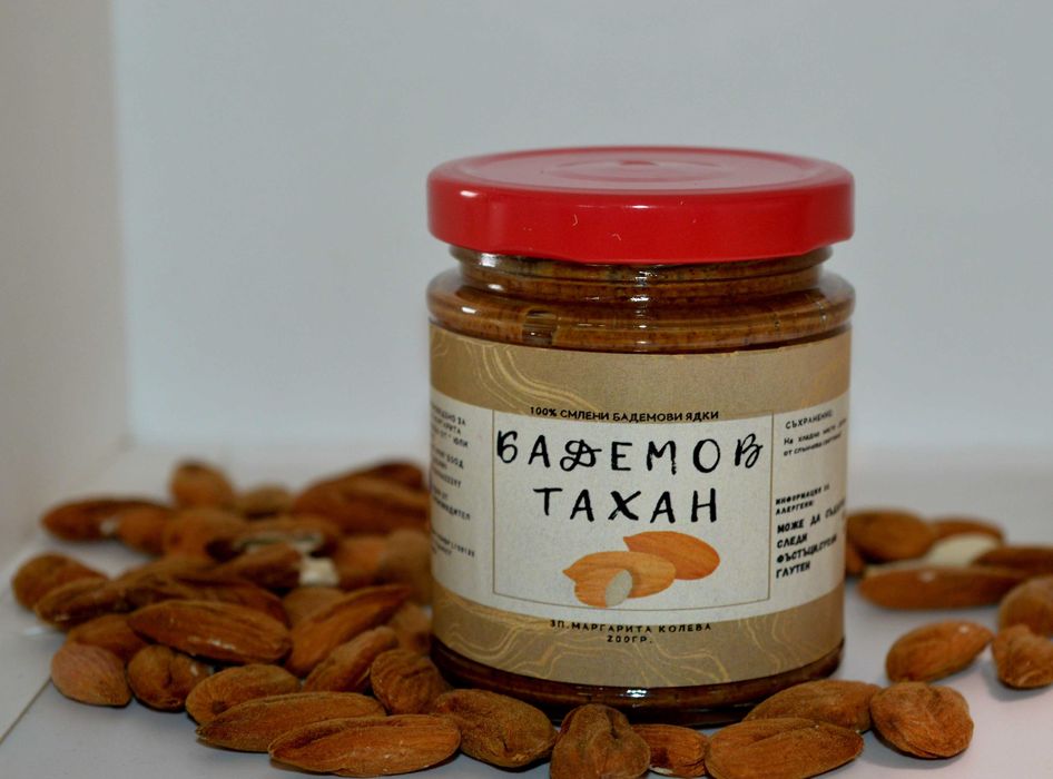 Тахан от лешник,бадем,голо тиквено семе,орех,сусам