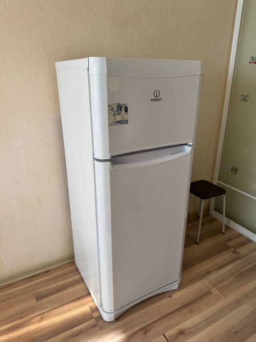 Холодильник Indesit