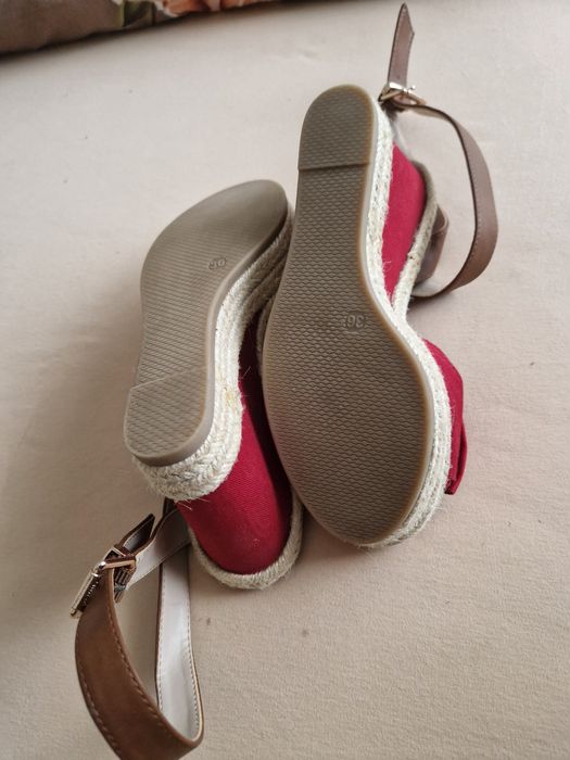Sandale noi rosii
